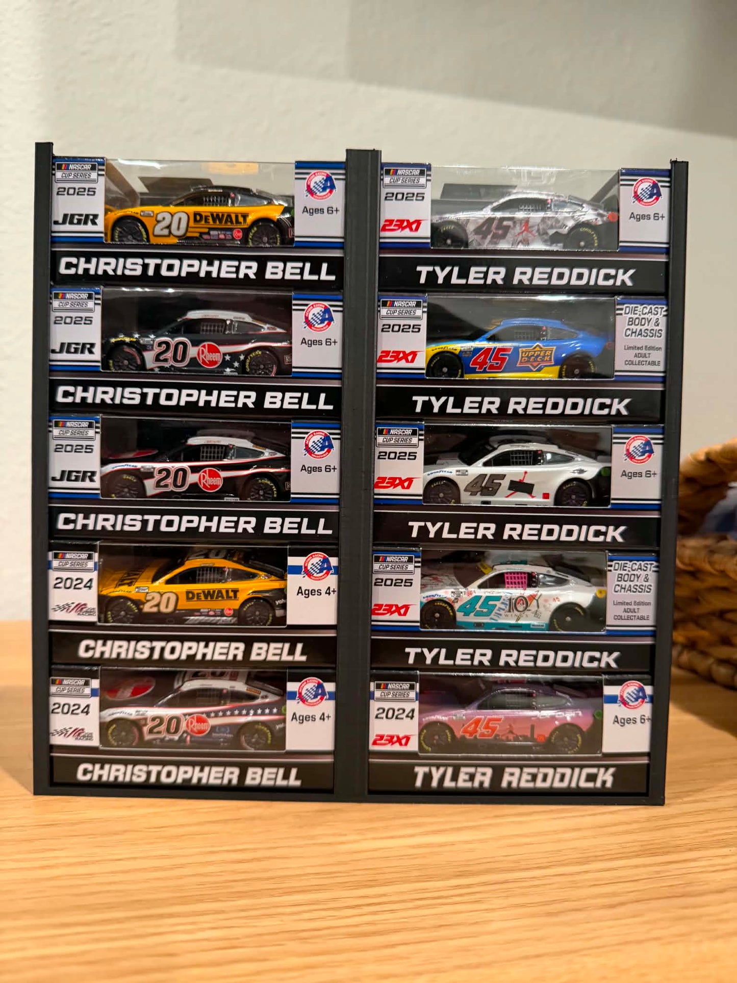 1:64 NASCAR Boxed Display Walls Shelf Table