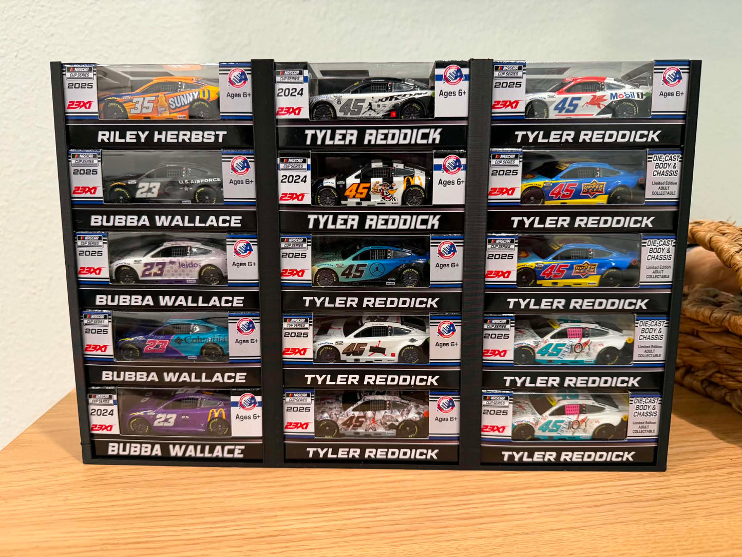 1:64 NASCAR Boxed Display Walls Shelf Table